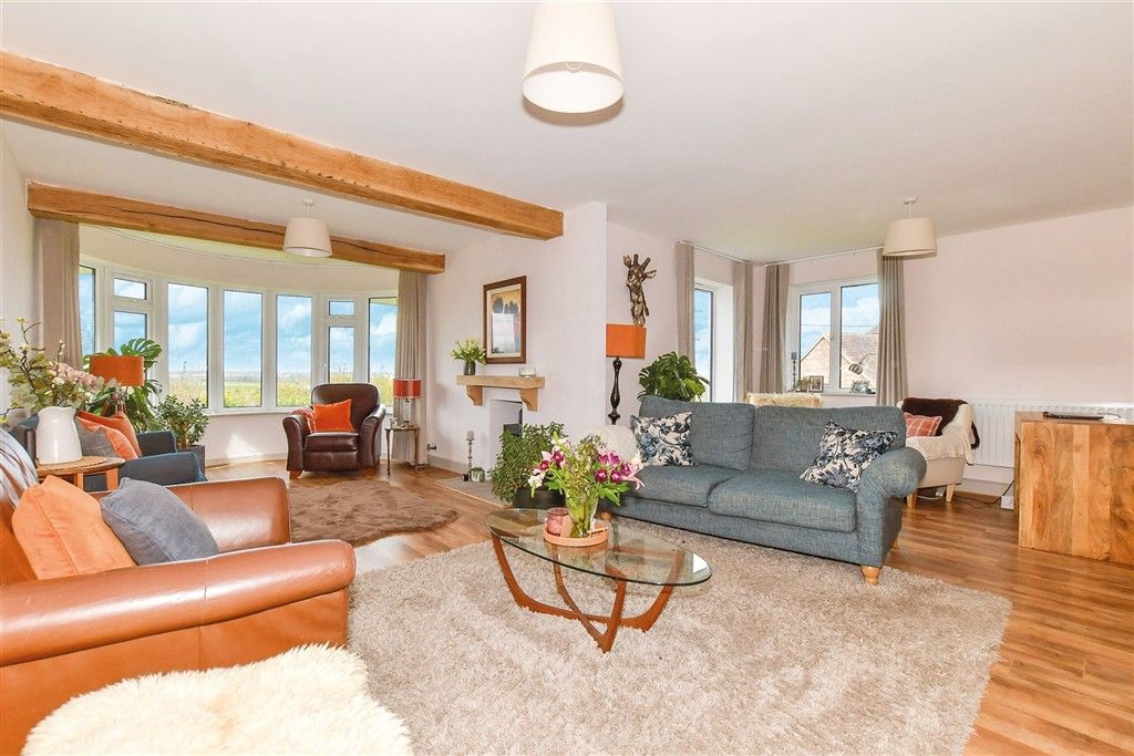 Property photo 3 of 18 Living Room