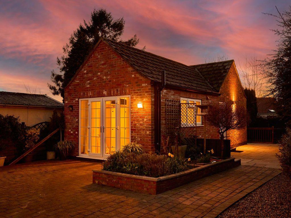 Property photo 2 of 50