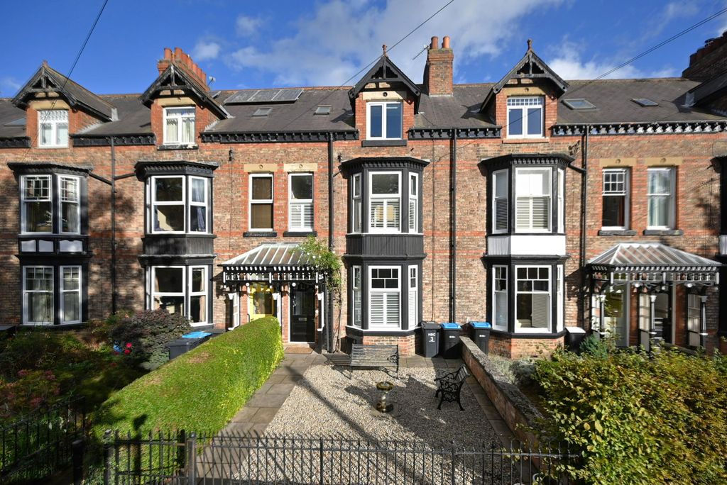 Property photo 1 of 34