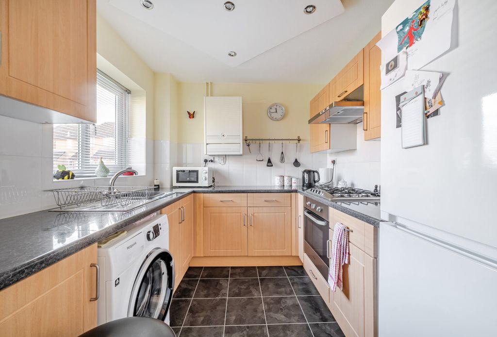 Property photo 2 of 11 1383288-11-691Db6...