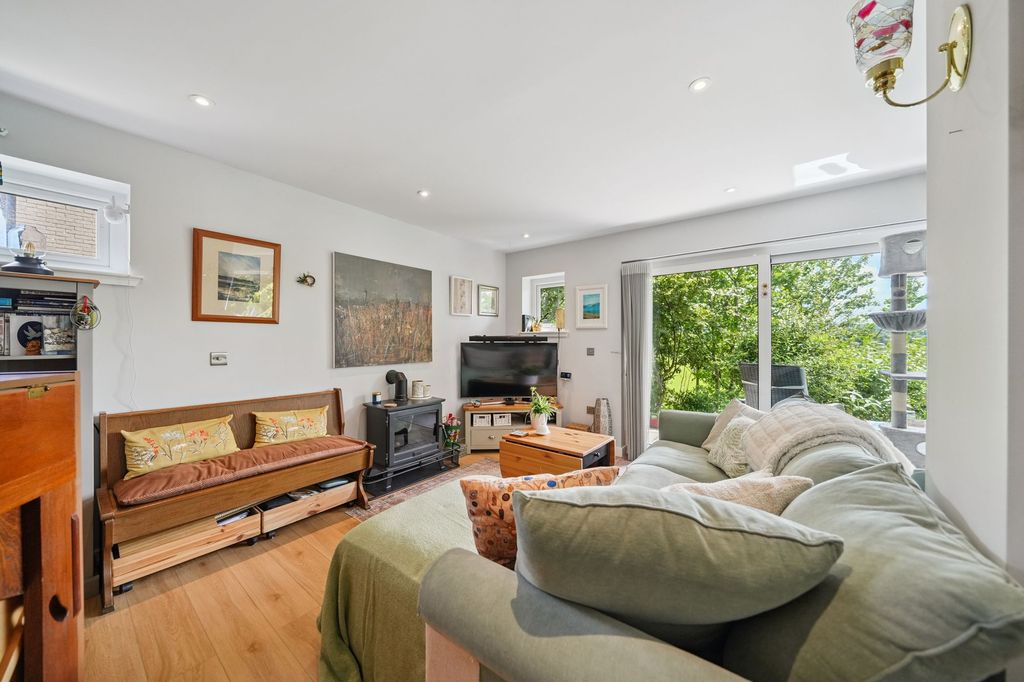 Property photo 2 of 33