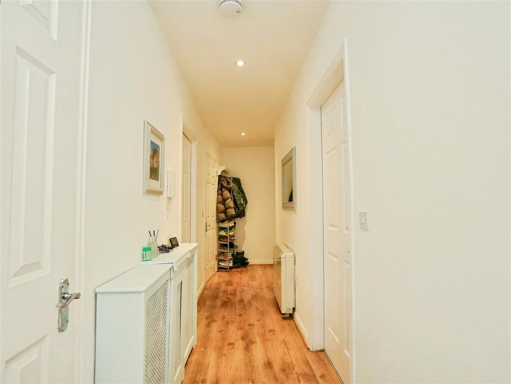 Property photo 3 of 10 Hallway