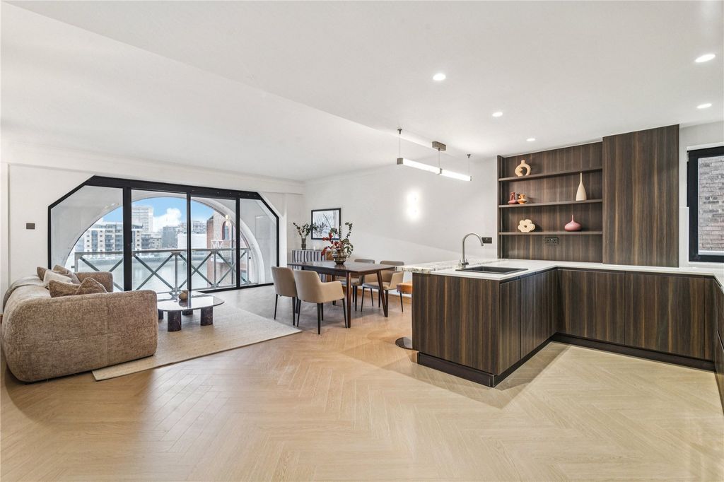 Property photo 1 of 14 Kitchen/Reception