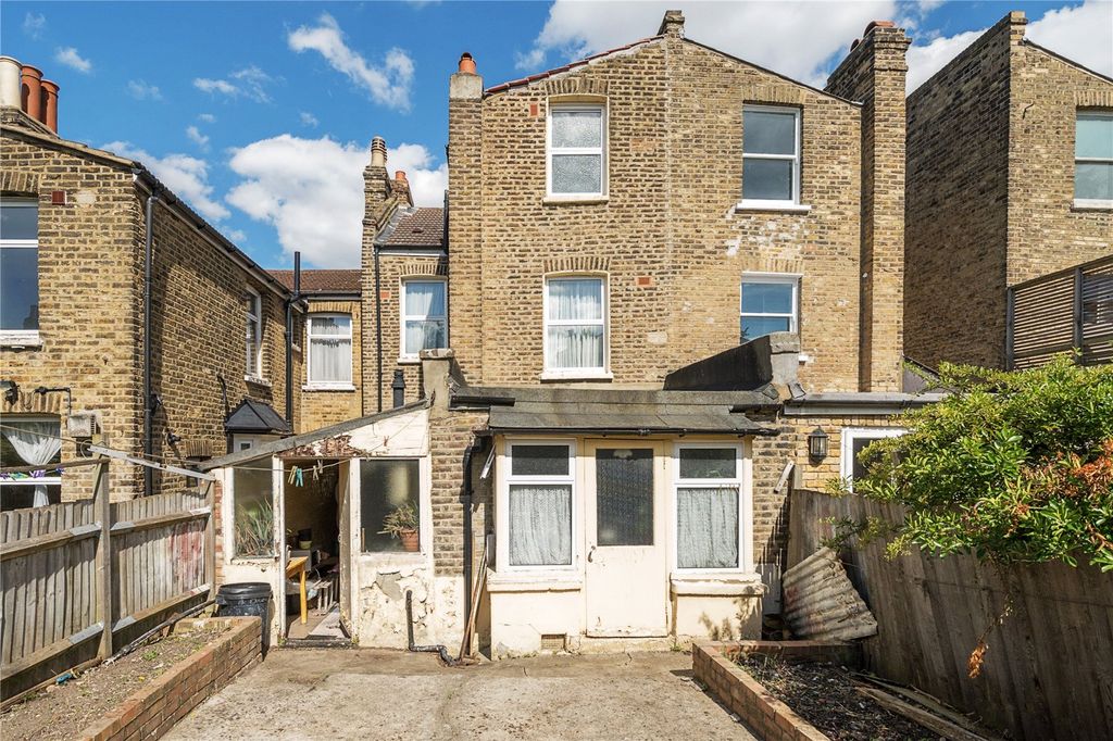 Property photo 3 of 17 Garden