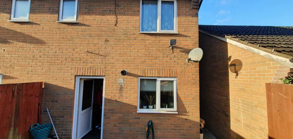 Property photo 2 of 12