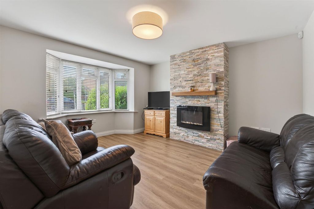 Property photo 2 of 25 10Tithebarnroadweb_20.Jpg