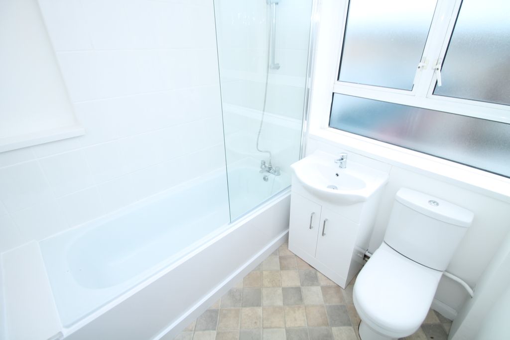 Property photo 3 of 14 Bathroom