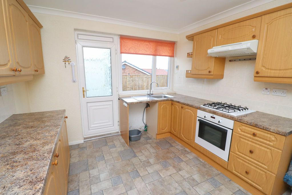 Property photo 3 of 12 Kitchen