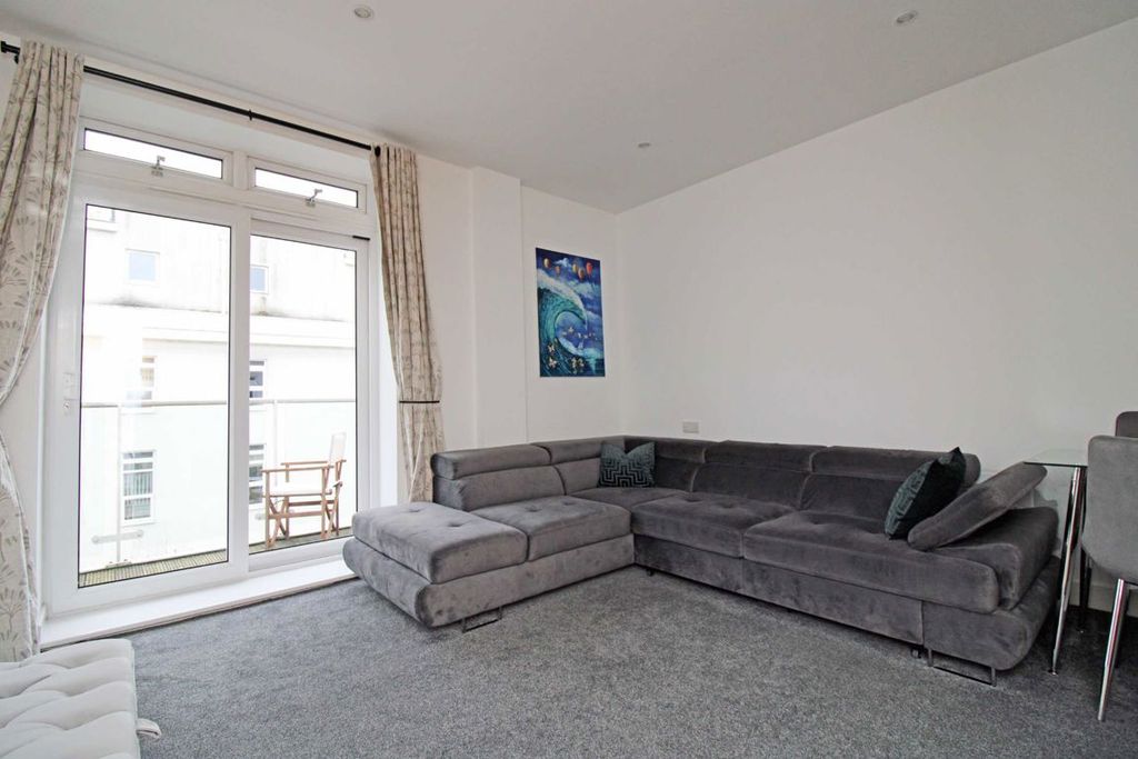 Property photo 2 of 6