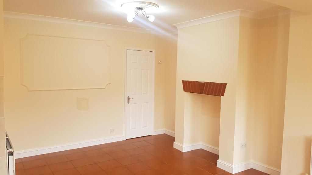 Property photo 3 of 8 Dining Area