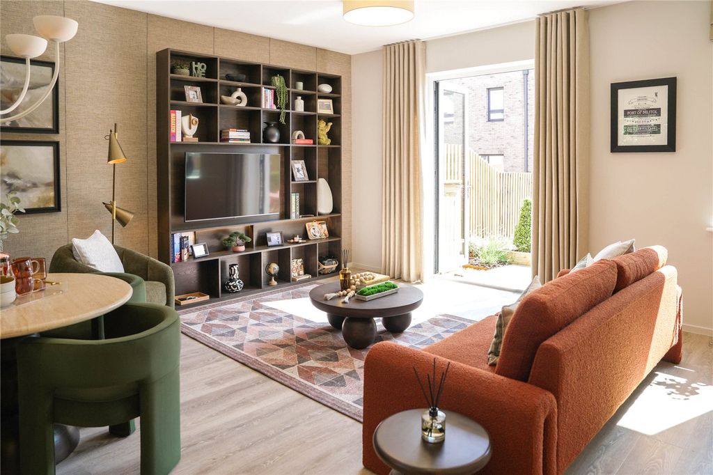 Property photo 3 of 11 Show Home