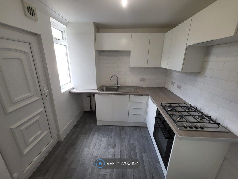 Property photo 1 of 9 Kitchen