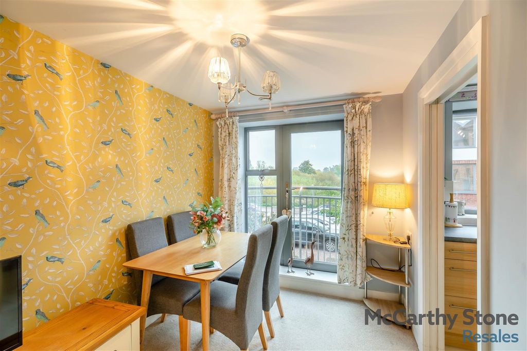 Property photo 3 of 12 8666965-Interior03.Jpg