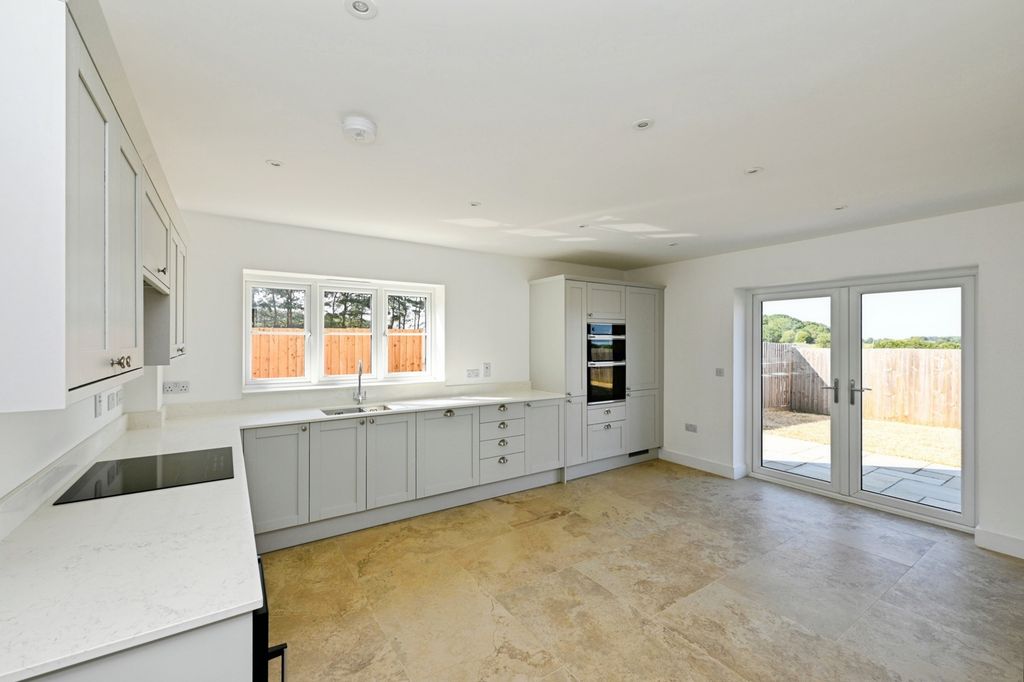 Property photo 2 of 29 Pbox-Img.Jpg