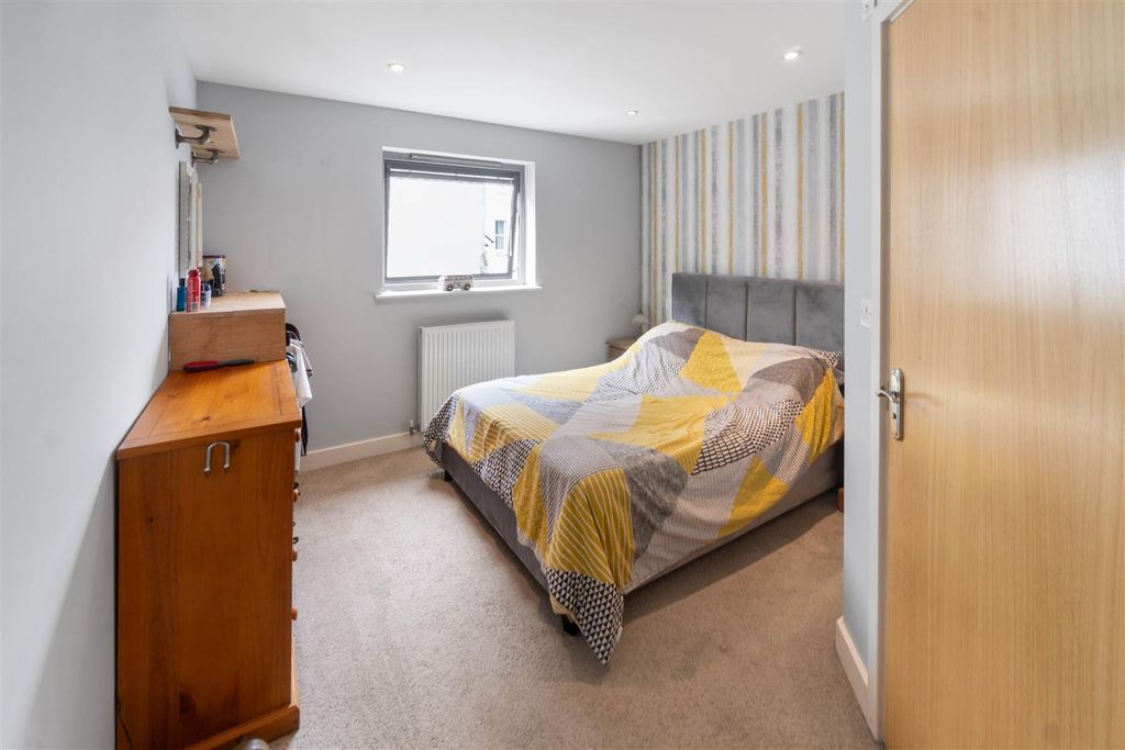 Property photo 3 of 10 Bedroom 1