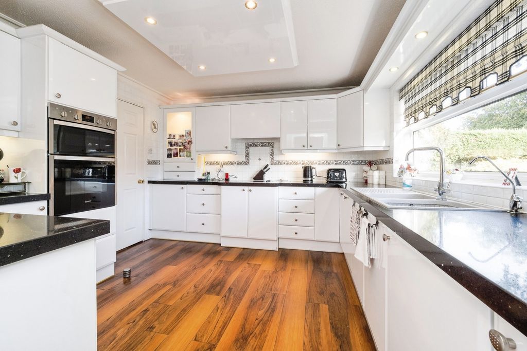 Property photo 3 of 36 Pbox-Img.Jpg