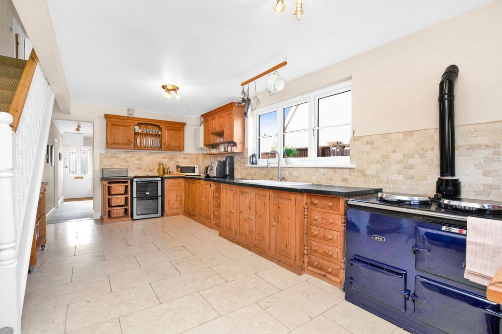 Property photo 2 of 33