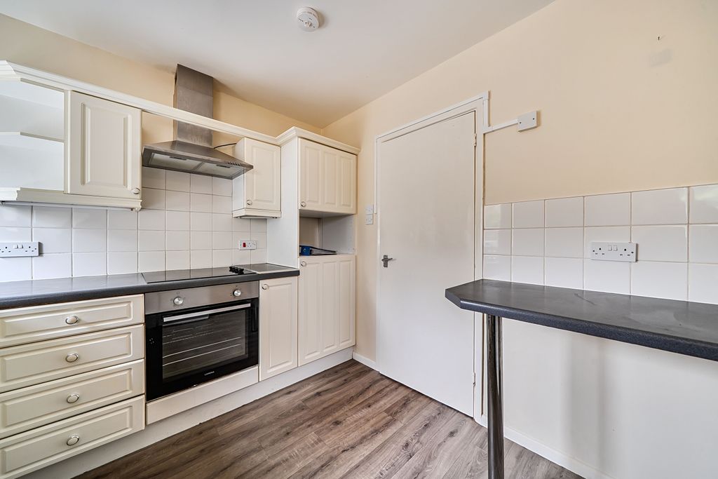 Property photo 3 of 12 Kitchen