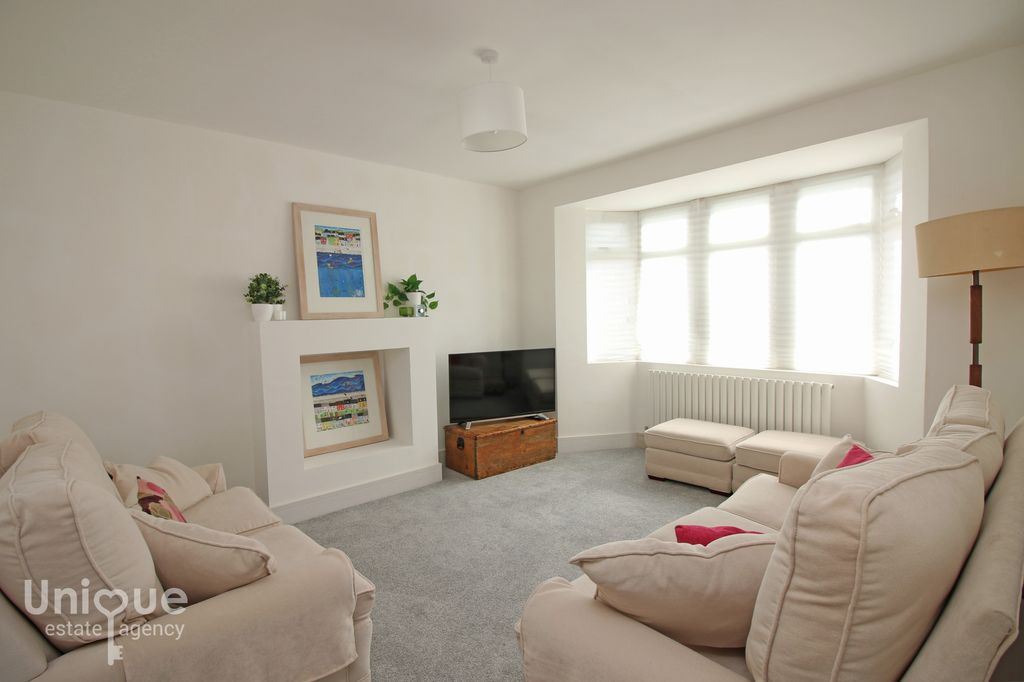 Property photo 3 of 26