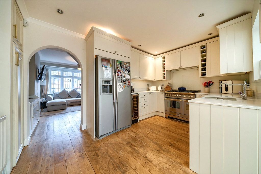 Property photo 3 of 21 Kitchen