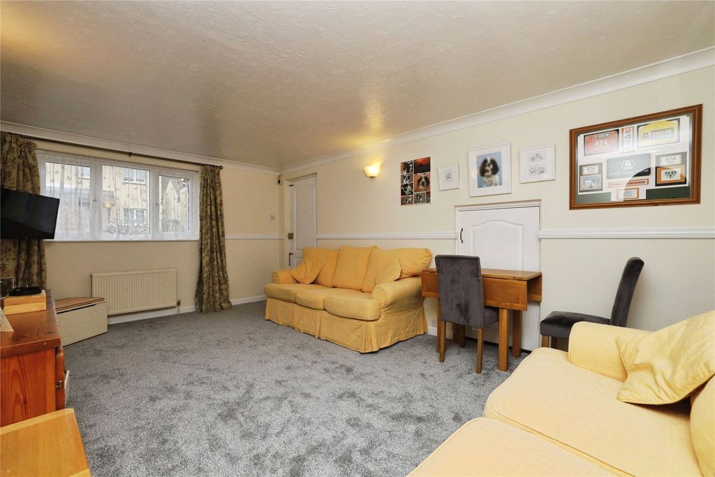 Property photo 3 of 12 Living Room