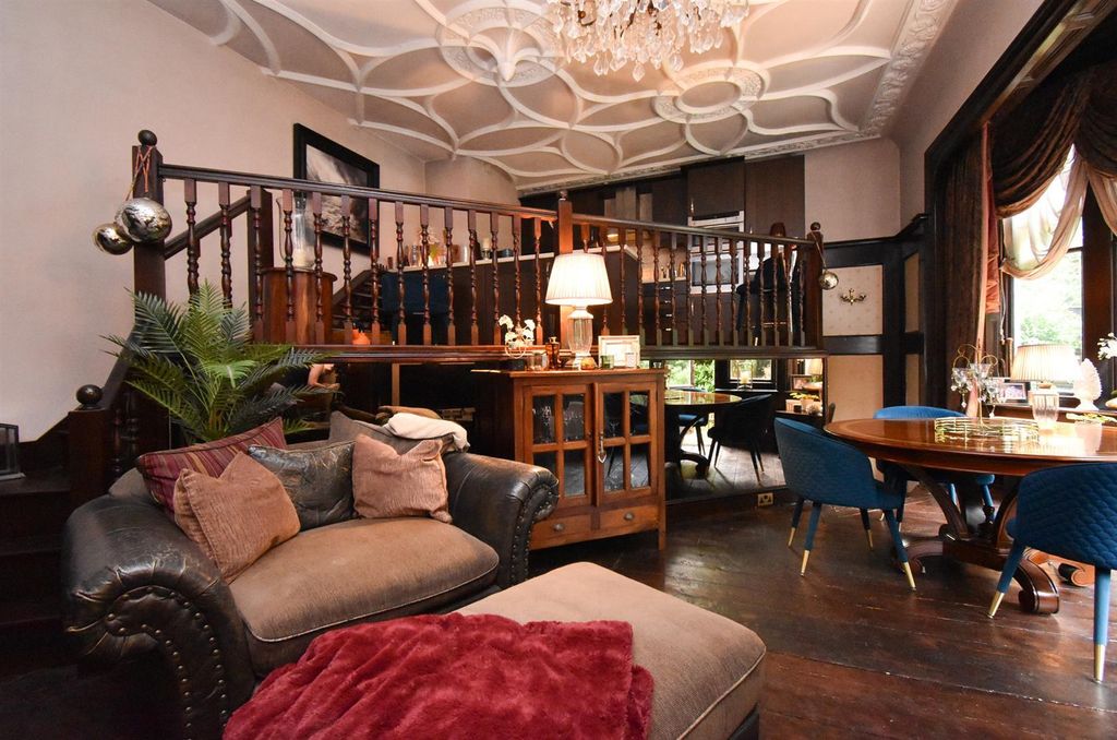 Property photo 2 of 26 Living Space