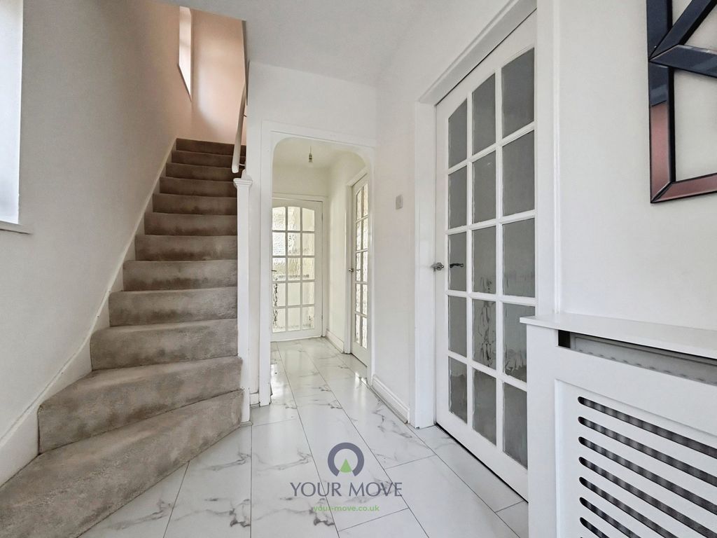 Property photo 2 of 16 Entrance Hall