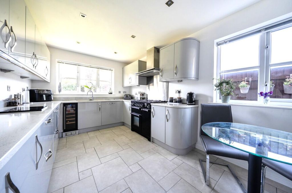 Property photo 3 of 30 Kitchen/Breakfast Room