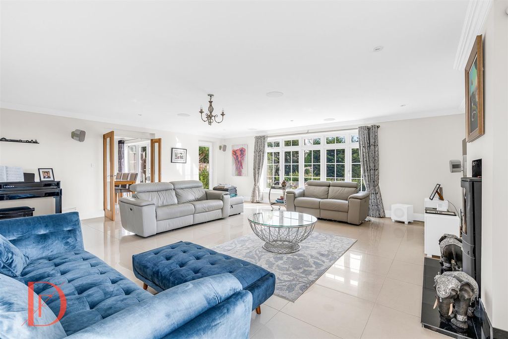 Property photo 3 of 41