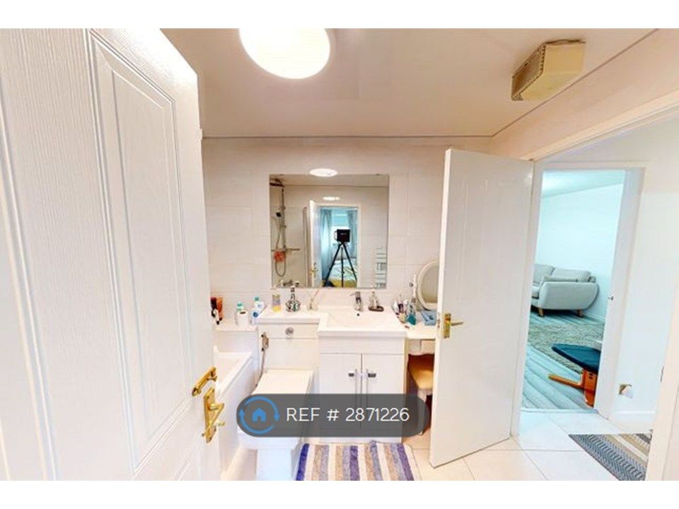 Property photo 2 of 15 Bathroom