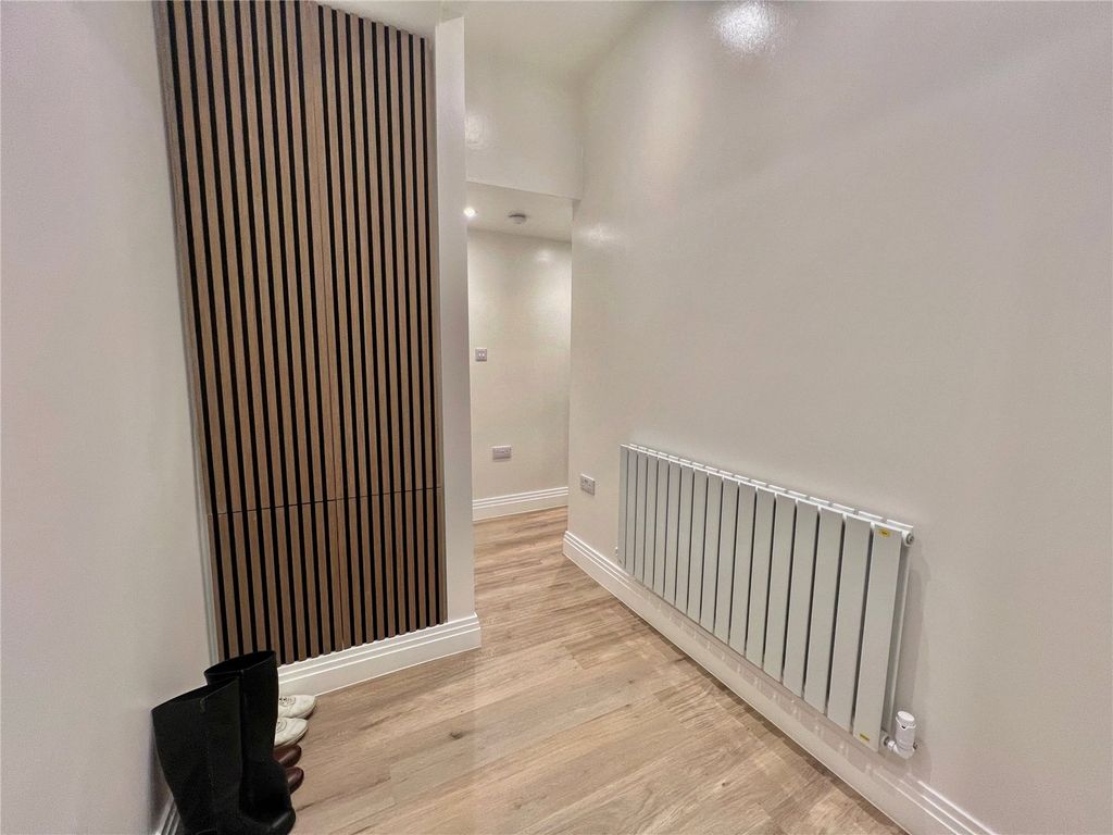 Property photo 2 of 22 Picture No. 18