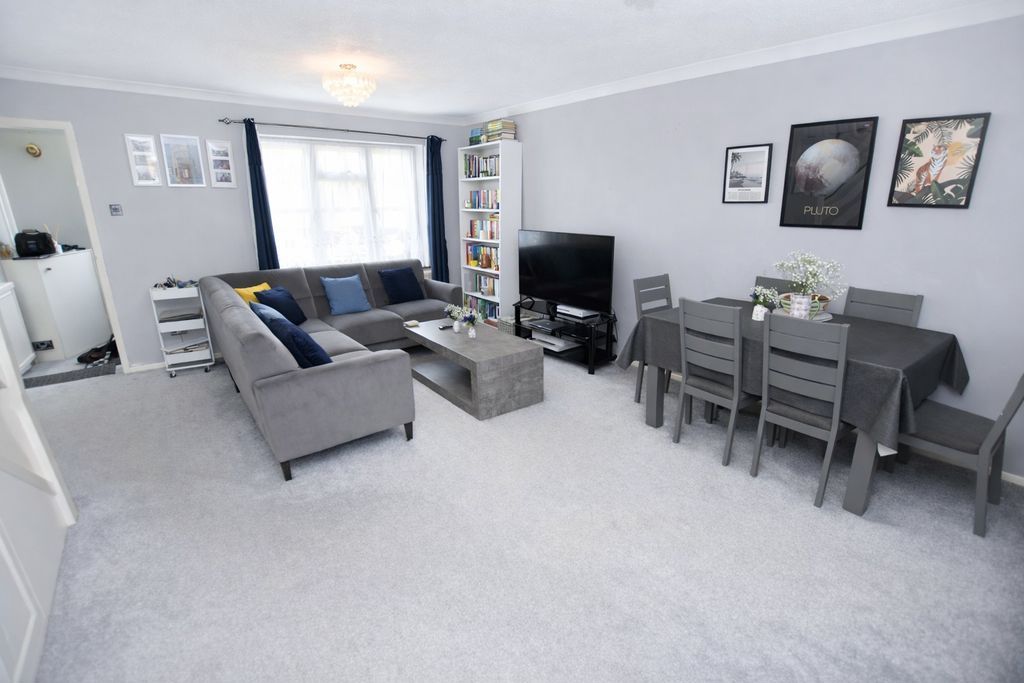 Property photo 3 of 14 Photo 5