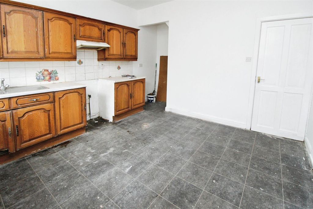 Property photo 3 of 12 Kitchen/Diner