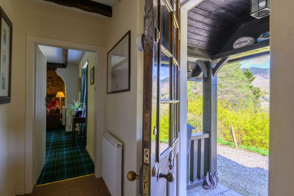 Property photo 3 of 33