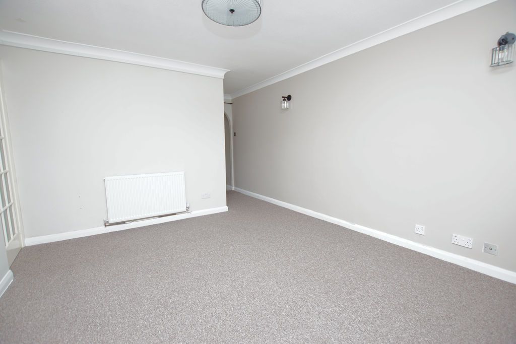 Property photo 3 of 12 Lounge