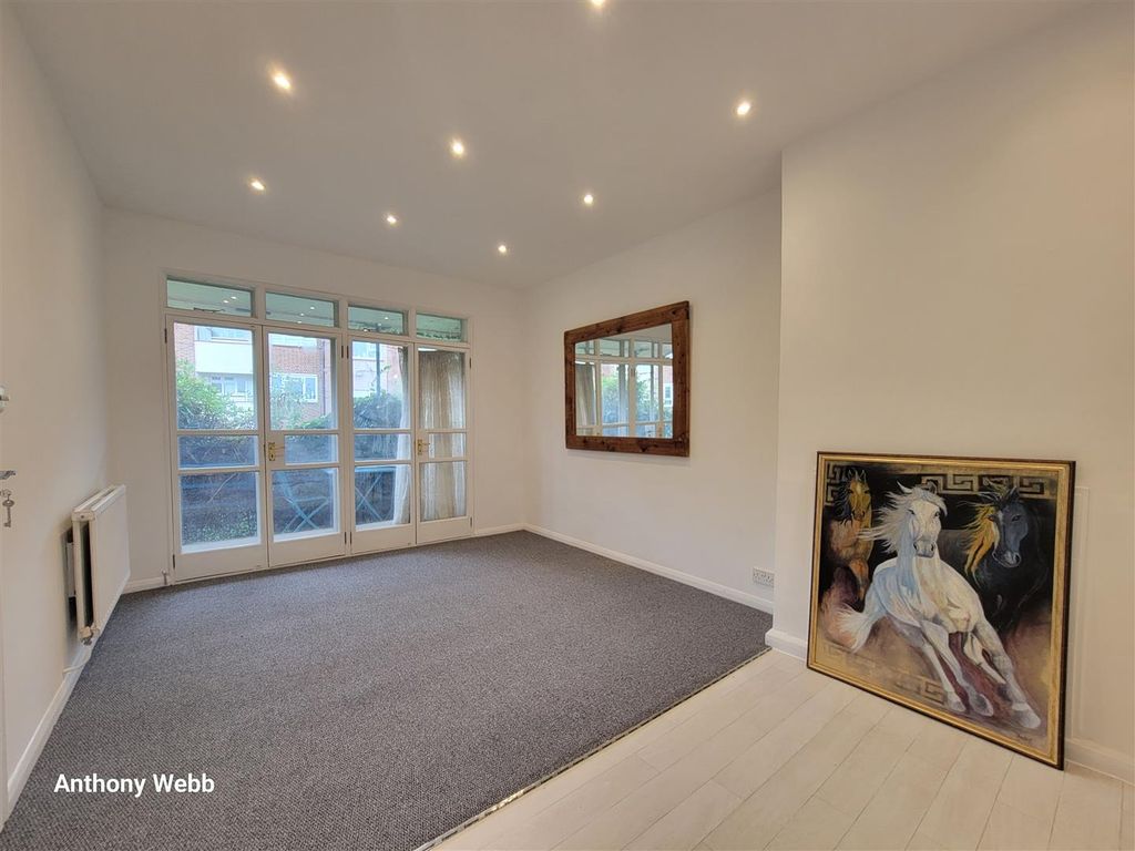 Property photo 1 of 17 Living Space