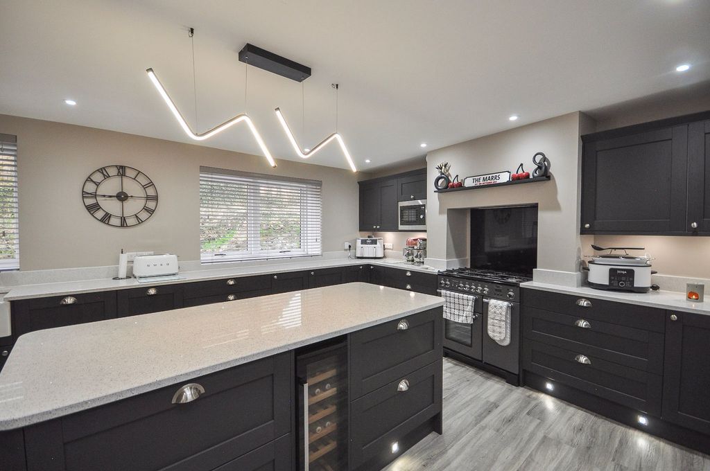 Property photo 2 of 35