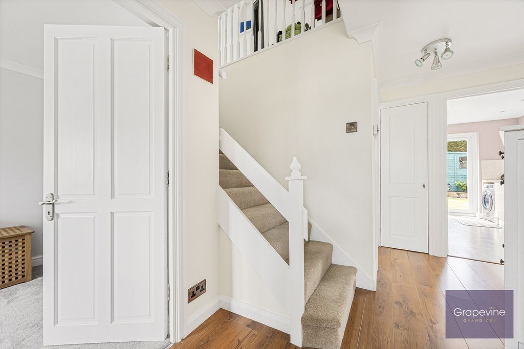 Property photo 3 of 27
