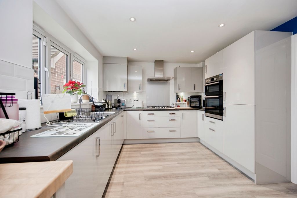 Property photo 1 of 26