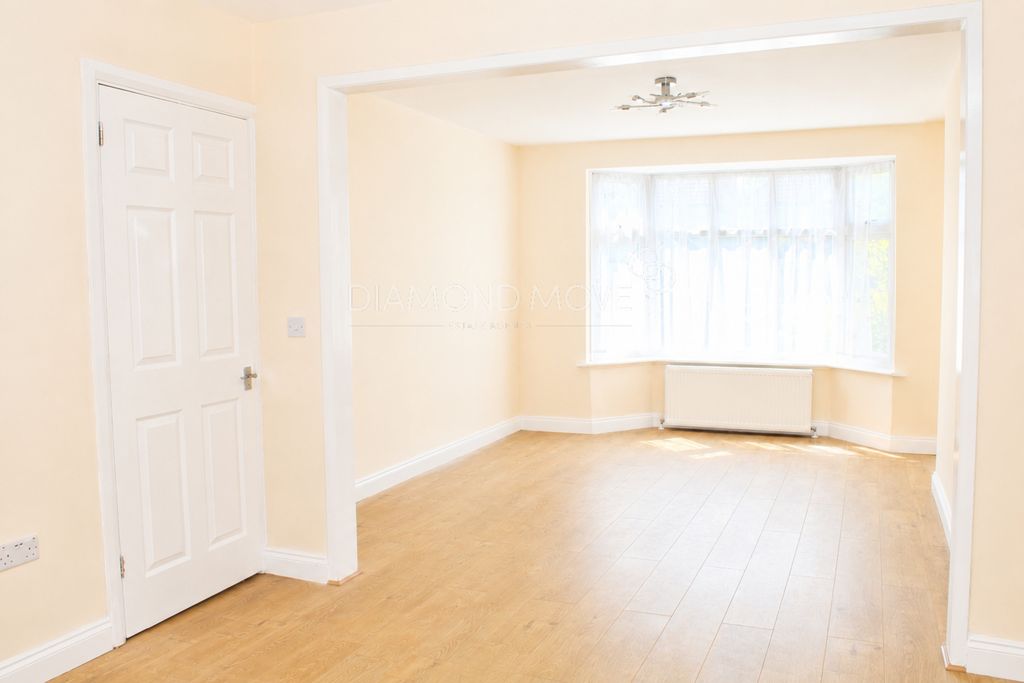 Property photo 3 of 11 Photo 8