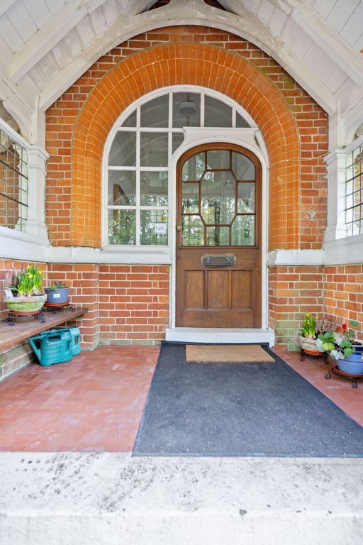 Property photo 2 of 20