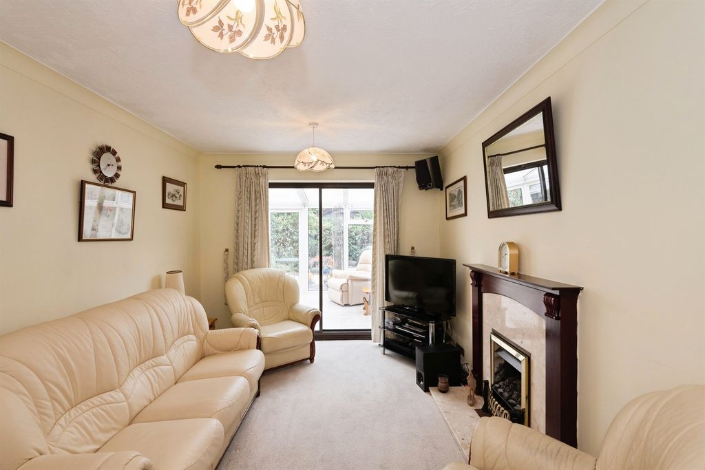 Property photo 2 of 17