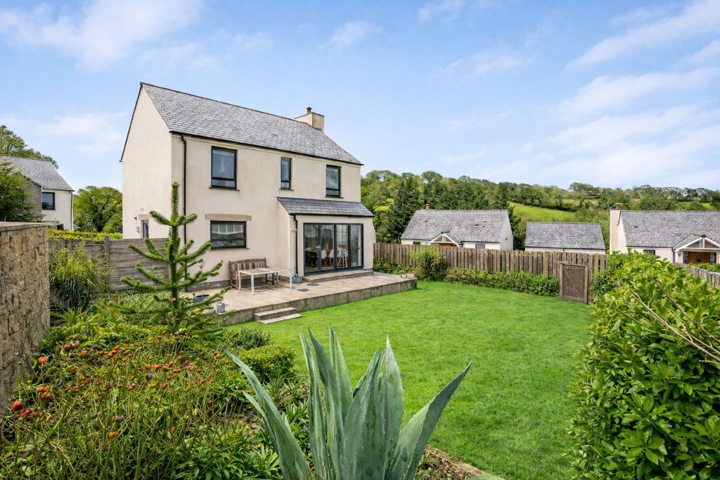 Property photo 1 of 28