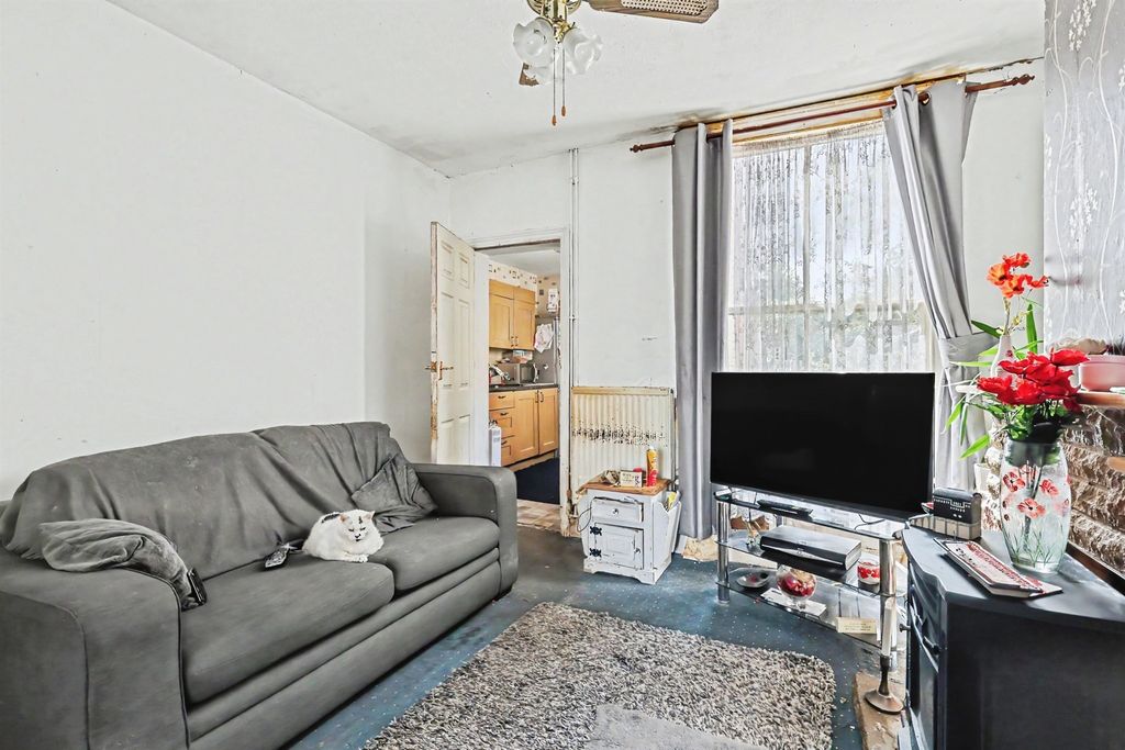 Property photo 3 of 19