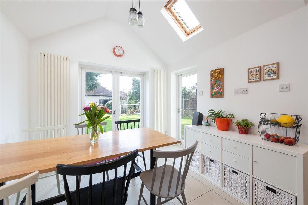 Property photo 3 of 31 The Close 8.Jpg