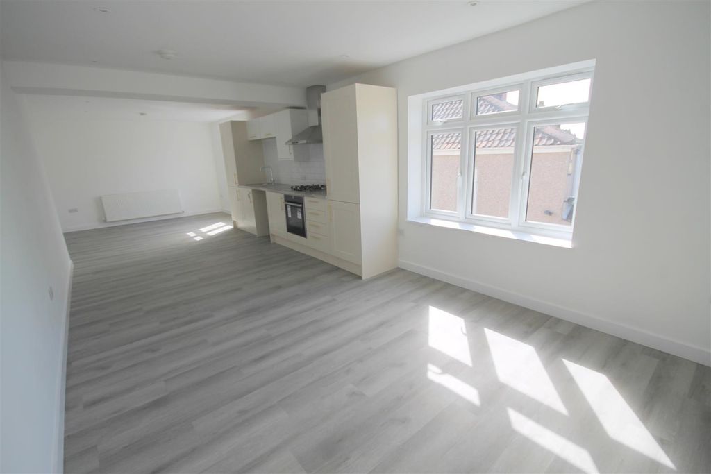 Property photo 2 of 6 Flat 3 Lounge Kitchen 1.Jpg