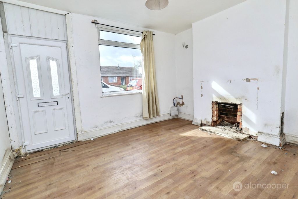 Property photo 3 of 14 5694315