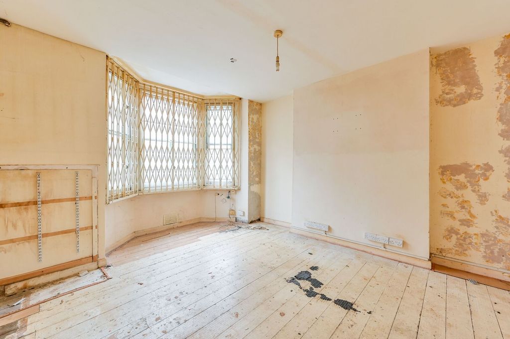 Property photo 2 of 6