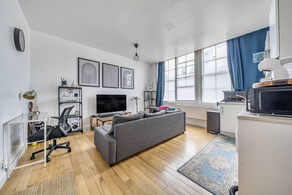 Property photo 1 of 8
