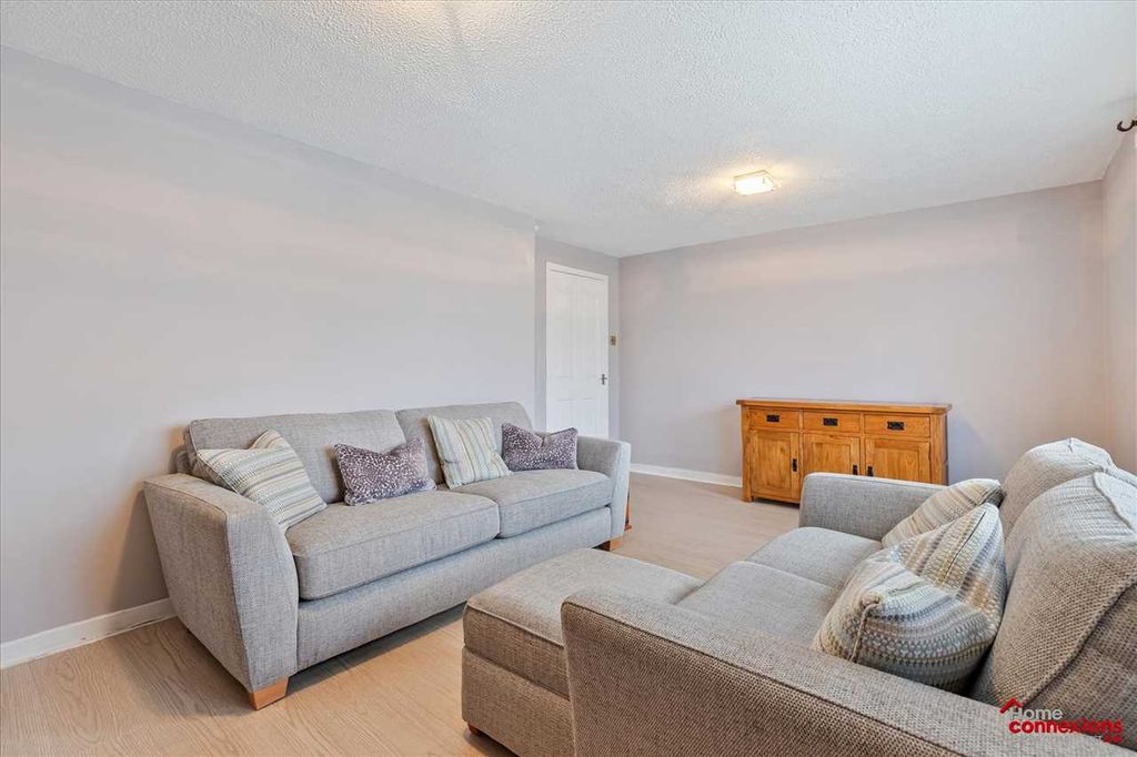 Property photo 3 of 22 Lounge Dining (2)